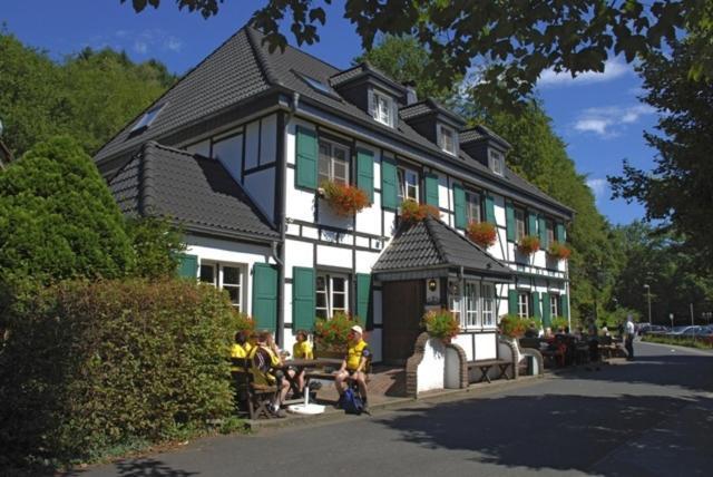 Wisskirchen Hotel & Restaurant Odenthal Extérieur photo