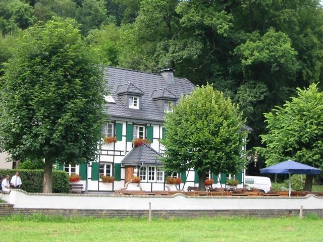 Wisskirchen Hotel & Restaurant Odenthal Extérieur photo